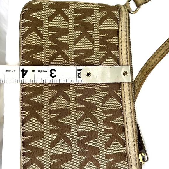 MICHAEL KORS SMALL POUCH MONOGRAM MK WRISTLET BROWN MK CANVA GOLD HARDWARE WOMEN - Picture 6 of 12